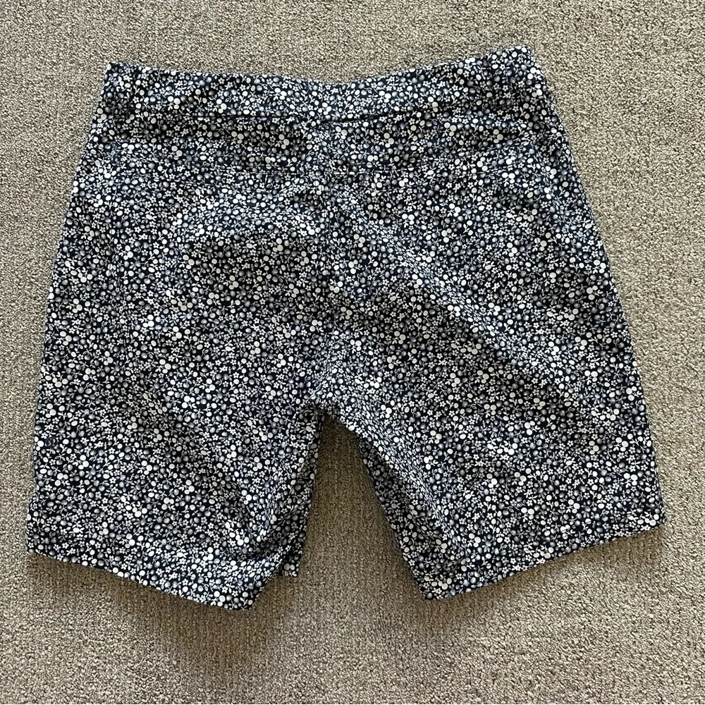 Lululemon | Men’s Commission Shorts Floral Pattern‎ Blue White Size 34